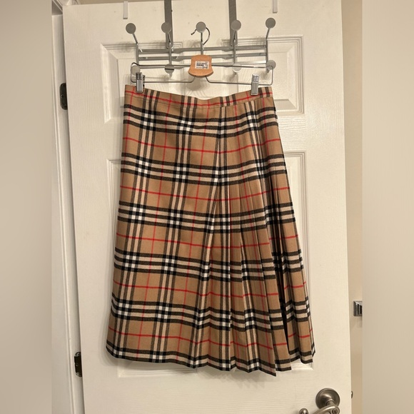 SOLD Beautiful Vintage Pleated Wool Burberrys Novacheck Buckled Skirt - Picture 6 of 13